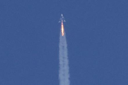 Virgin Galactic's passenger rocket plane VSS Unity, carrying billio<em></em>naire entrepreneur Richard Branson and his crew, begins its ascent to the edge of space above Spaceport America near Truth or Consequences, New Mexico, U.S., July 11, 2021. REUTERS/Joe Skipper