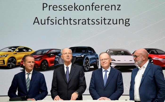 Volkswagen CEO, Herbert Diess, chairman of the supervisory board Hans Dieter Poetsch, Lower Saxony's Prime Minister Stephan Weil and head of VW works council, Bernd Osterloh, address the media after a supervisory board meeting at the Volkswagen plant in Wolfsburg, Germany November 15, 2019. REUTERS/Fabian Bimmer/File Photo