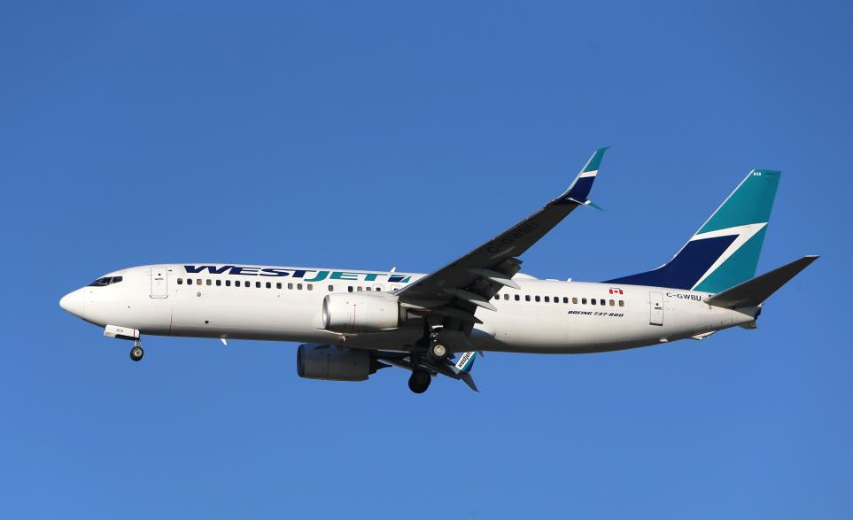 A WestJet Boeing 737-800 airplane prepares to land at Vancouver's internatio<em></em>nal airport in Richmond, British Columbia, Canada, February 5, 2019.  REUTERS/Ben Nelms