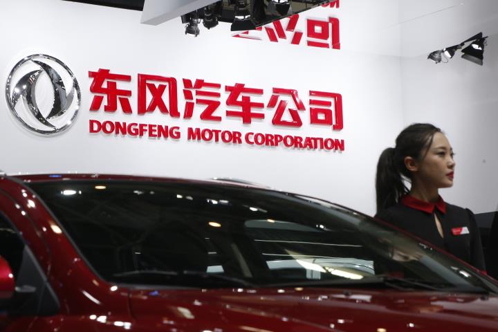 A hostess poses next to Do<em></em>ngfeng Motor Corp A9 sedan at the Auto China 2016 auto show in Beijing, China, April 26, 2016. REUTERS/Kim Kyung-Hoon/Files