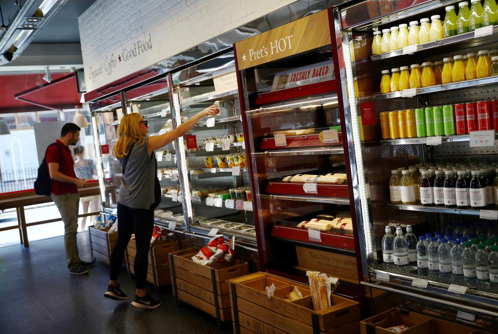 Customers shop at Pret a Manger in New Cavendish Street, following the outbreak of the coro<em></em>navirus disease (COVID-19), London, Britain, June 1, 2020. REUTERS/Hannah McKay