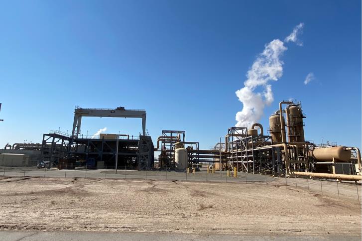 A geothermal powerplant owned by EnergySource LLC is seen atop the San Andreas Fault in Calipatria, California, U.S. September 16, 2021. EnergySource plans to add equipment to the power plant to extract lithium from underground brines for use by the electric vehicle battery industry. Picture taken September 16, 2021.  REUTERS/Ernest Scheyder/File Photo