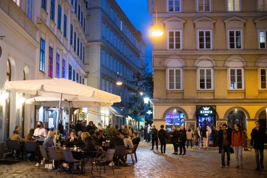 People enjoy an evening drink at Bermuda Triangle as cafes, bars and restaurants reopen after closing down for mo<em></em>nths amid the coro<em></em>navirus disease (COVID-19) outbreak in Vienna, Austria, May 19, 2021. REUTERS/Lisi Niesner