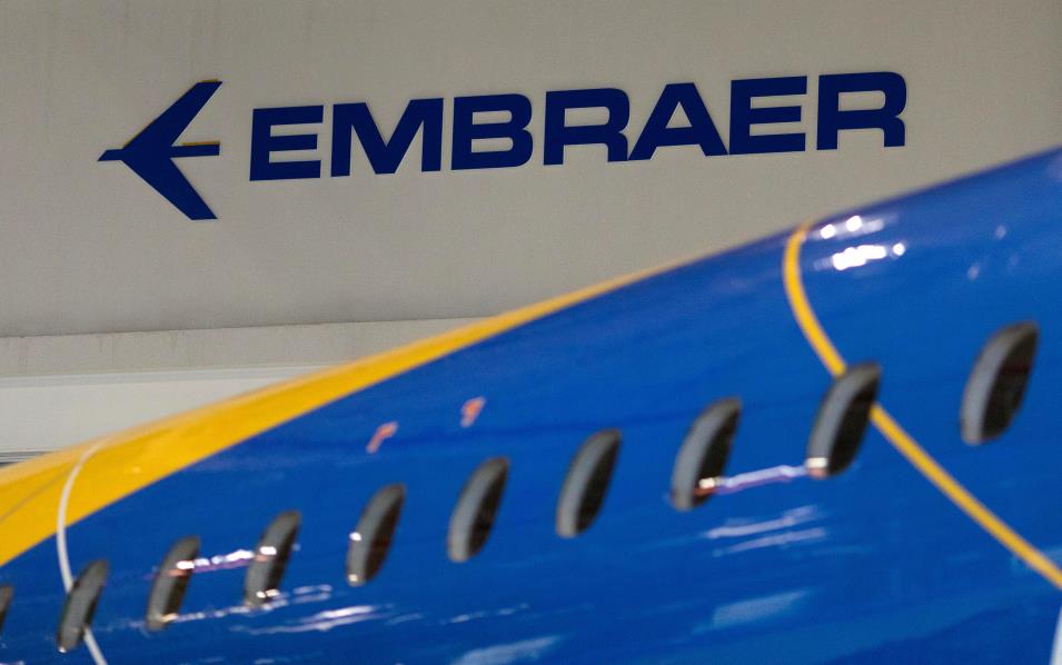 The logo of Brazilian planemaker Embraer SA is seen at the company's headquarters in Sao Jose dos Campos, Brazil February 28, 2018. REUTERS/Roosevelt Cassio/File Photo