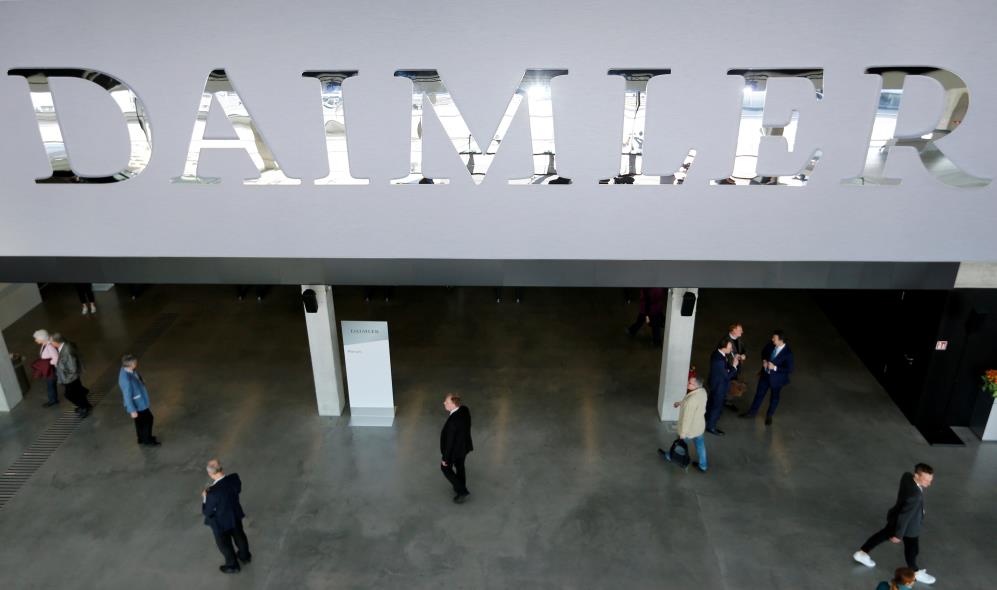 The Daimler logo is seen before the Daimler annual shareholder meeting in Berlin, Germany, April 5, 2018. REUTERS/Hannibal Hanschke//File Photo