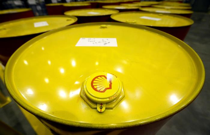 Filled oil drums are seen at Royal Dutch Shell Plc's lubricants blending plant in the town of Torzhok, north-west of Tver, November 7, 2014. REUTERS/Sergei Karpukhin