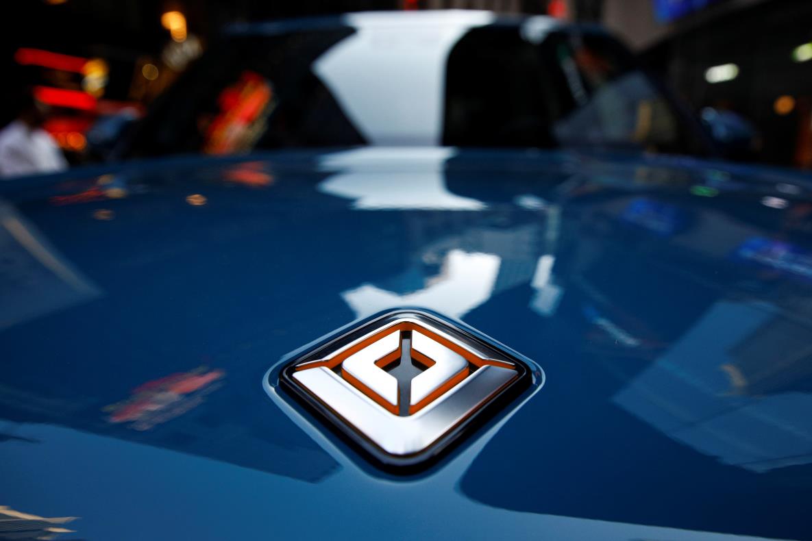 A Rivian R1T pickup, the Amazon-backed electric vehicle (EV) maker, is parked  outside the Nasdaq Market site in Times Square in New York City, U.S., November 10, 2021. REUTERS/Brendan McDermid