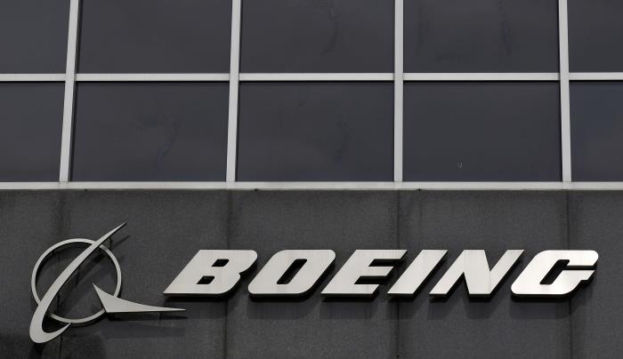 The Boeing logo is seen at their headquarters in Chicago, in this April 24, 2013 photo. REUTERS/Jim Young/File Photo