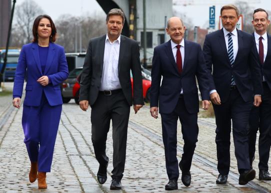 Social Democratic Party (SPD) top candidate for chancellor Olaf Scholz, Greens party co-leaders Robert Habeck and Annalena Baerbock, and Free Democratic Party (FDP) leader Christian Lindner walk after a final round of coalition talks to form a new government, in Berlin, Germany, November 24, 2021. REUTERS/Fabrizio Bensch