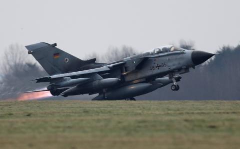 A German air force Tornado jet takes off from the German army Bundeswehr airba<em></em>se in Jagel, northern Germany December 10, 2015. REUTERS/Fabian Bimmer/File Photo