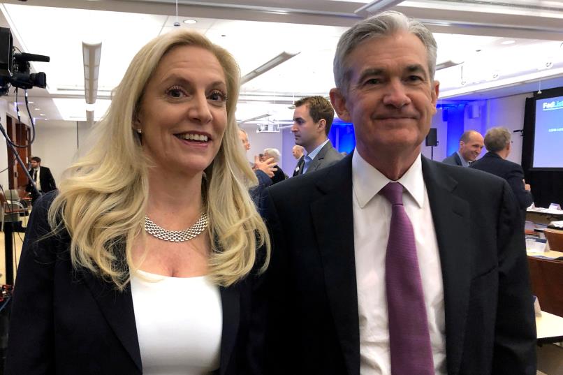 Federal Reserve Chairman Jerome Powell poses for photos with Fed Governor Lael Brainard (L) at the Federal Reserve Bank of Chicago, in Chicago, Illinois, U.S., June 4, 2019. REUTERS/Ann Saphir/File Photo