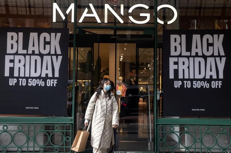 A shopper exits a store during Black Friday sales in the Manhattan borough of New York City, New York, U.S., November 25, 2021. REUTERS/Jeenah Moon