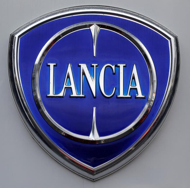 A Lancia logo is seen at a showroom of a dealership in Merignac, near Bordeaux, France, April 8, 2019. REUTERS/Regis Duvignau