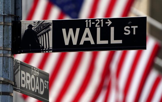 A Wall Street sign is pictured outside the New York Stock Exchange amid the coro<em></em>navirus disease (COVID-19) pandemic in the Manhattan borough of New York City, New York, U.S., April 16, 2021. REUTERS/Carlo Allegri/File Photo