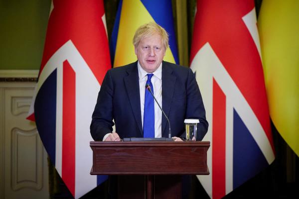 Ukraine's President Zelenskiy and British PM Johnson attend a news briefing in Kyiv