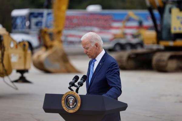 U.S. President Joe Biden tours the Internatio<em></em>nal Unio<em></em>n of Operating Engineers Local 324 training facility