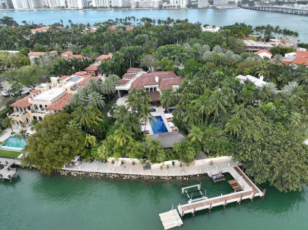 Federal agents co<em></em>nducting a raid at Diddy's waterfront mansion on Star Island, Miami Beach, amid alleged sex trafficking investigation