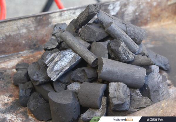 Step 2 Form a "pyramid" of charcoal briquettes, with the peak in the center of the grill.