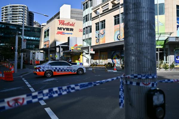 Police are seen at Westfield Bo<em></em>ndi Junction shopping centre