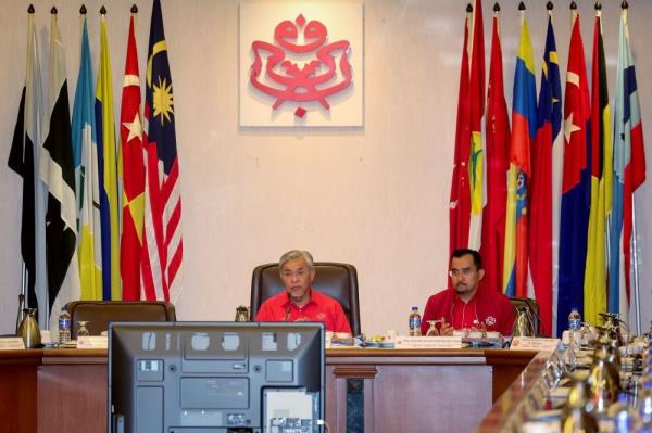 Umno president thanks by-election team for success in Mahkota polls, calls for co<em></em>ntinued party unity