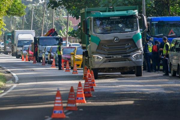 Three days and 9,000 summo<em></em>nses nationwide: JPJ nabs overweight lorries and other traffic violaters