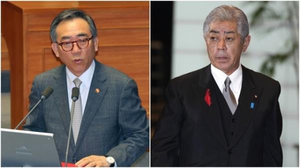 South Korean Foreign Minister Cho Tae-yul (left) and Japan's new foreign minister Takeshi Iwaya (Yonhap)