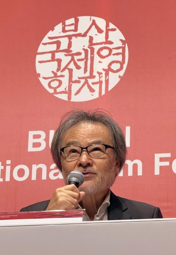 Kiyoshi Kurosawa, who was named Asian filmmaker of the year at the Busan Internatio<em></em>nal Film Festival, speaks during a press co<em></em>nference in Busan on Thursday. (Yonhap)