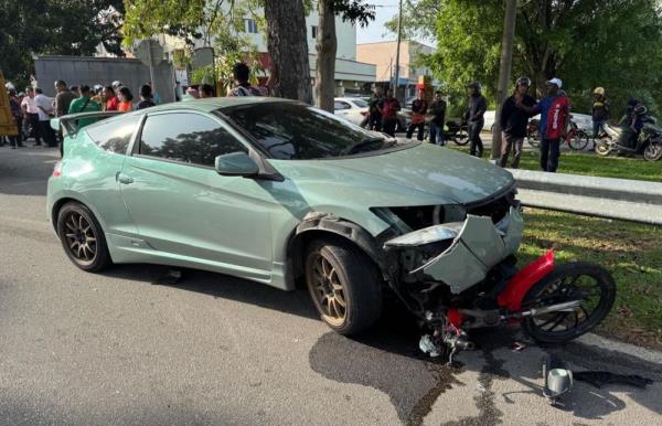 Melaka student, 17, dies after being dragged in three-vehicle crash on way to school