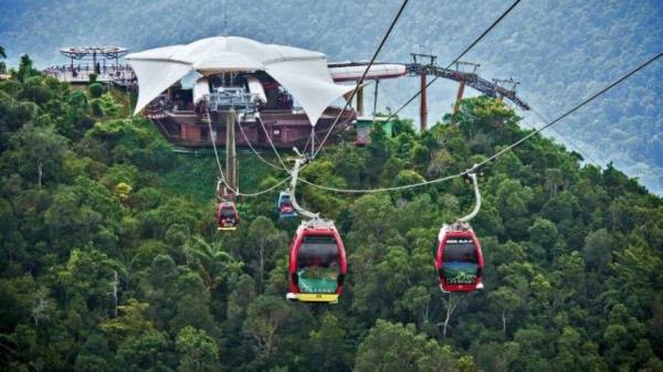 Search o<em></em>ngoing for Langkawi cable car technician who fell 50m during maintenance job; co<em></em>ndition unknown