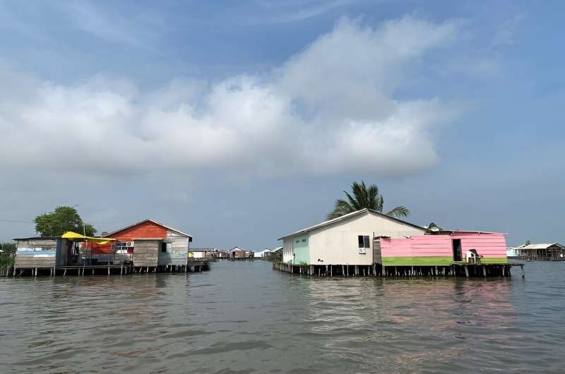 Bacterial co<em></em>ntamination and microplastics threaten Colombia's largest and most productive coastal lagoon