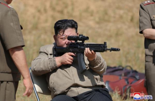 North Korean leader Kim Jong-un inspects the training ba<em></em>se of the army's special operations forces on Sept. 11, 2024, in this photo provided by North Korea's official Korean Central News Agency on Sept. 13. (Yonhap)