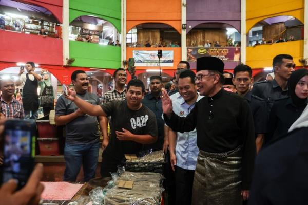 PM Anwar says Kelantan’s ico<em></em>nic Siti Khadijah Market to get RM5.5m federal funds for upgrade