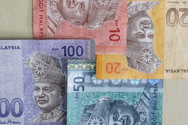 Ringgit opens lower against US dollar as global uncertainty boosts safe haven currency