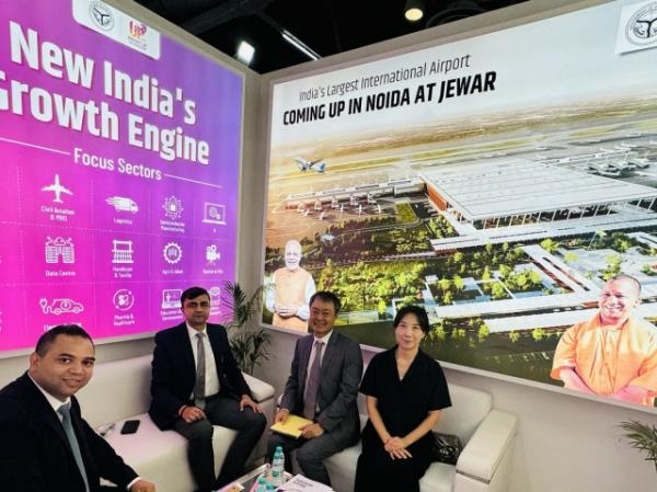 Invest UP CEO Abhishek Prakash(second from left) interacts with The Korea Herald during Uttar Pradesh Internatio<em></em>nal Trade Show (UPITS) 2024 at Gautam Buddha Nagar, Uttar Pradesh on September 25. (Sanjay Kumar/ The Korea Herald)