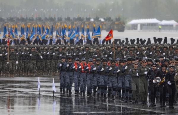 South Korean troops march during a military parade in Seoul on Oct. 1, 2023. (Herald DB)