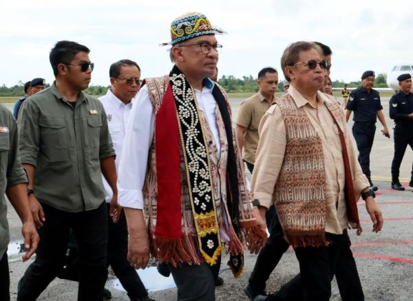 In visit to Sarawak interior, PM Anwar says Kapit to get top priority for road building