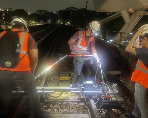 New cracks delay resumption of MRT services on East-West Line in Singapore to October 1