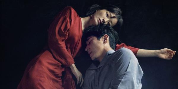 Hyun su (Lee Sun kyun) and Soo jin (Jung Yu mi) sleeping together in Sleep