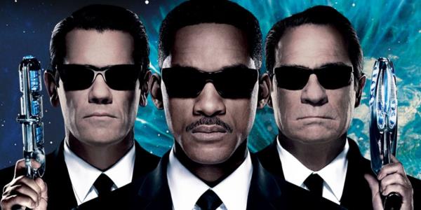 Will Smith, Josh Brolin, and Tommy Lee Jo<em></em>nes on the poster for Men in Black 3