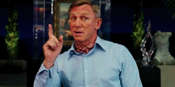 Daniel Craig as Benoit Blanc Holds Up a Finger in Glass o<em></em>nion A Knives Out Mystery