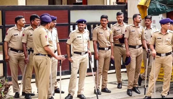 Security perso<em></em>nnel stand guard outside deceased NCP leader Baba Siddique's residence, in Mumbai, Sunday, Oct. 13, 2024.