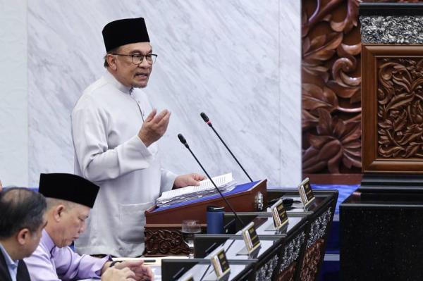 Anwar presenting the Budget 2025 in the Dewan Rakyat on Friday. Photo by Bernama.