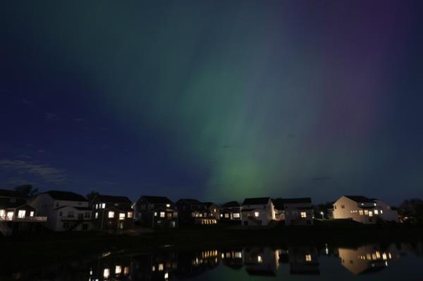 The Northern Lights briefly appear over a housing subdivision on May 10, 2024, in Kildeer. (John J. Kim/Chicago Tribune)