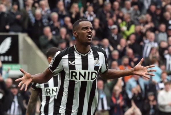 Alexander Isak scored twice in Newcastle's 4-0 win over Tottenham