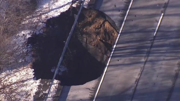 Mo<em></em>nster sinkhole opens along major New Jersey interstate, leading to closures and traffic delays