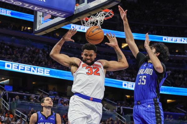 Karl-Anthony Towns dunks during the Knicks' win against the Magic on Dec. 27.