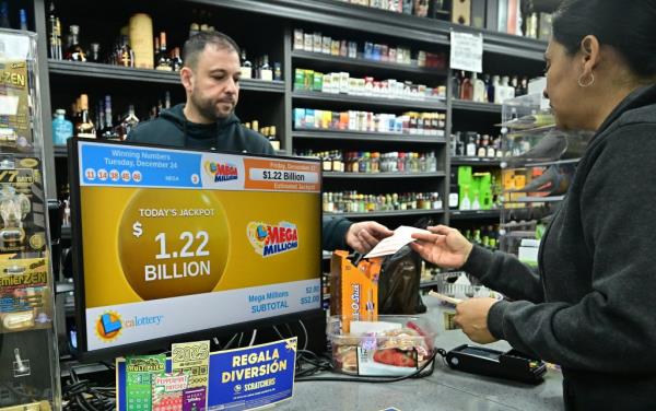 A person purchases their Mega Millions lottery ticket from a liquor store wher<em></em>e winning tickets have been sold on December 27, 2024 in Hawthorne, California.