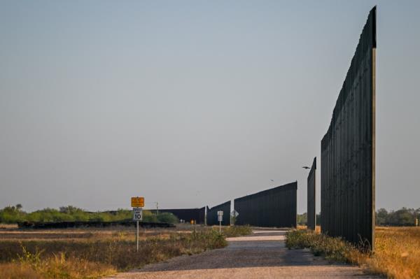 A section of border wall with gaps in La Casita-Garciasville.