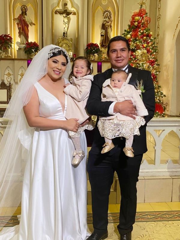 Ana Cecy Malacara and Victor Serrano on their wedding day with their daughters Lucia and Grecia Serrano