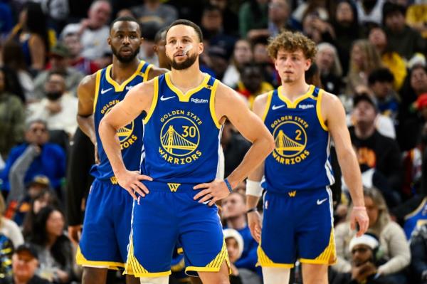 Golden State Warriors guard Stephen Curry (30) stands with his team during a break in play during the game against the Los Angeles Lakers on Christmas day.